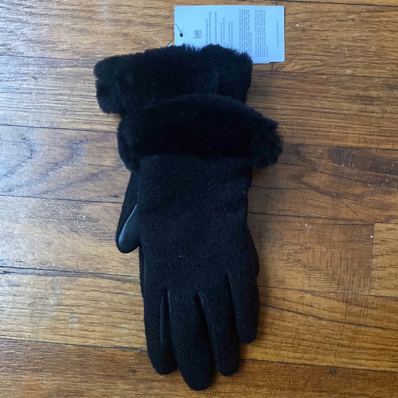 UGG Women’s Fabric and Leather Shorty Gloves - Picture 5 of 6